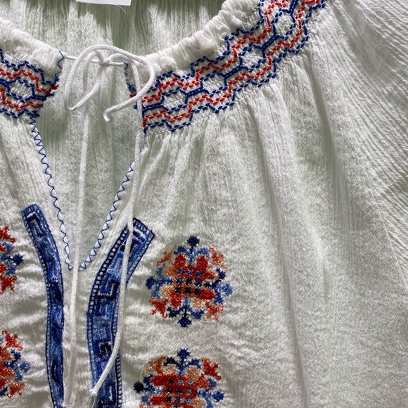 Greek cotton embroidered top. - Picture 2 of 6